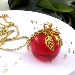 Vintage Avon red lucite APPLE pendant necklace Adorable